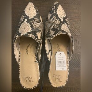 NWT Snakeskin print shoes with matching clutch and belt